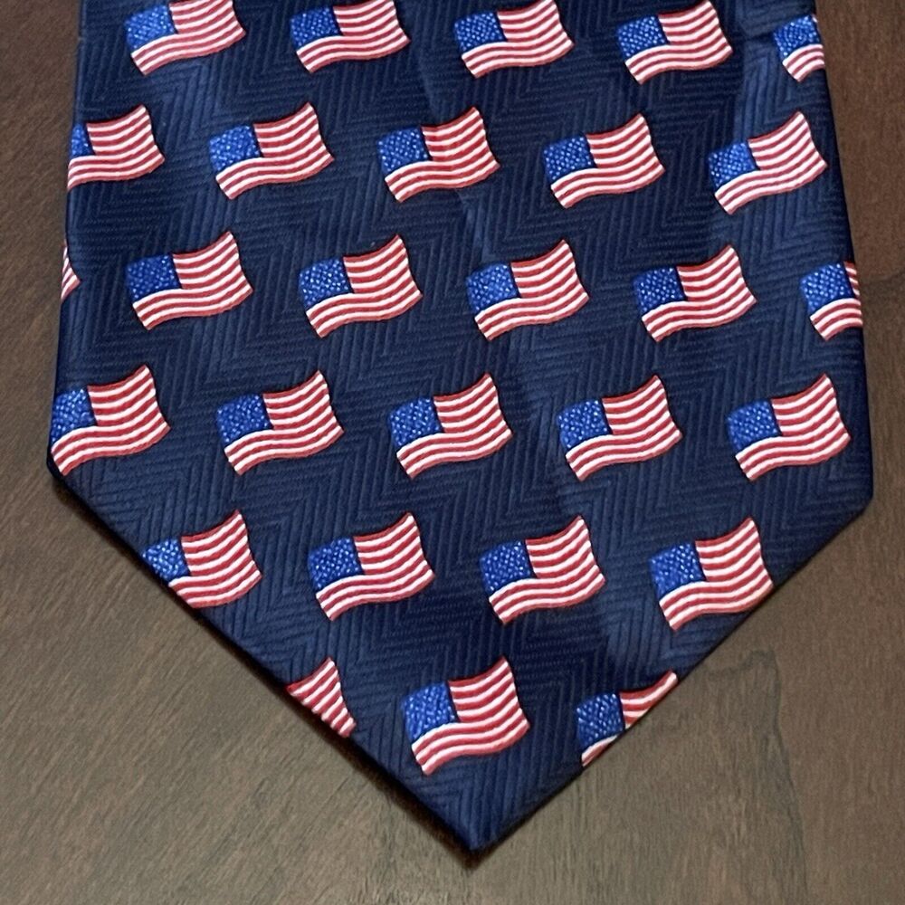 Vintage Davvero Benino Blue Red Polyester Men’s Neck Tie Made In Korea